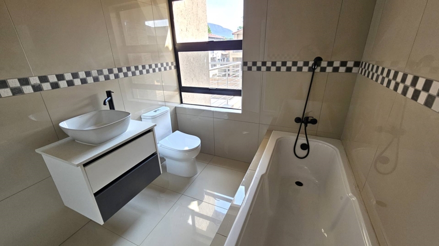 5 Bedroom Property for Sale in Melodie North West